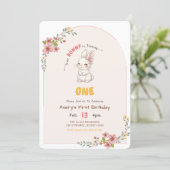 フラワーピンク かわいいウサギ 1歳の誕生日 招待状 (スタンド正面)