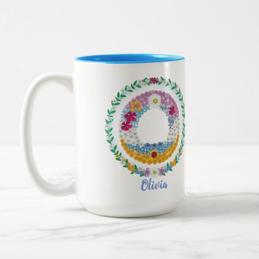 フラワーレターイニシャル「O」の名前パーソナライズされた付き ツートーンマグカップ (左)