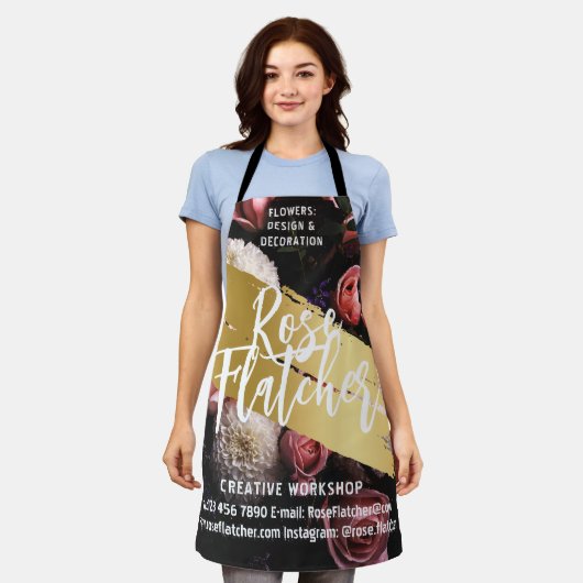 フラワーワークショップブラック金ゴールド エプロン (着用した状態)