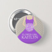 フラワー・ガールの紫色の服は結婚式ピンボタンを示しました 缶バッジ (正面&裏面)