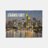 フランクフルトスカイラインドイツヴィンテージ土産ギフト フリースブランケット (正面(横))