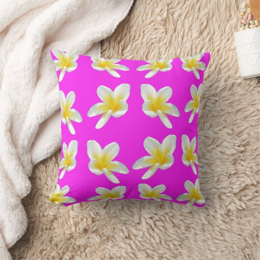 フランジパニ赤面：黄色のフランジパニ開花オンピンク クッション (ブランケット)