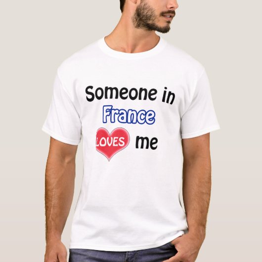 フランスにいる誰かが私を愛している Tシャツ (正面)