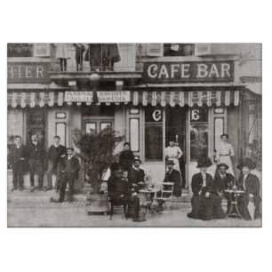 フランスのなカフェのバーの通り場面 カッティングボード