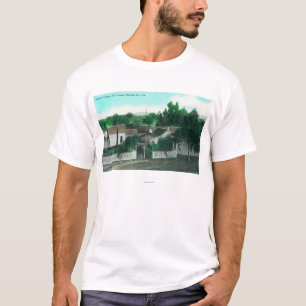 フランスのなコテージの外部の空中写真 Tシャツ