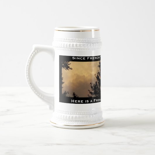 フランスのなバニラアイスクリームの空ステイン ビールジョッキ (左)