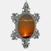 フランスのカイユースシュルメールでの夕日 スノーフレークピューターオーナメント (左)