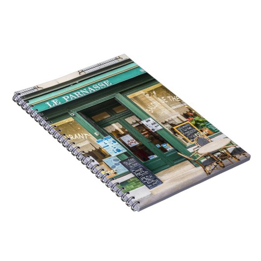 フランスのカフェ:ベルサイユの居心地の良いシーン。 ノートブック (右側)