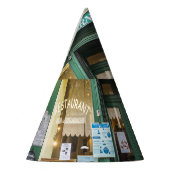 フランスのカフェ:ベルサイユの居心地の良いシーン。 パーティーハット (左)