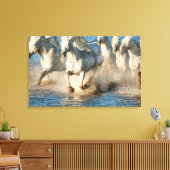 フランスのカマルグの白い馬 キャンバスプリント (インサイチュ (リビング))