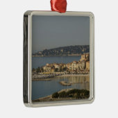 フランスのコートダジュール州メントン。 メタルオーナメント (右)