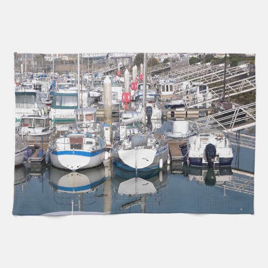 フランスのセントヴァーストラフーグ港 キッチンタオル (横)