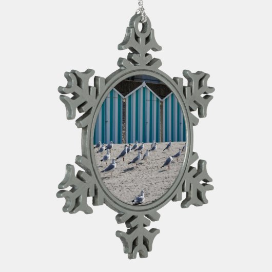 フランスのフォートマホンビーチのカモメ。 スノーフレークピューターオーナメント (左)