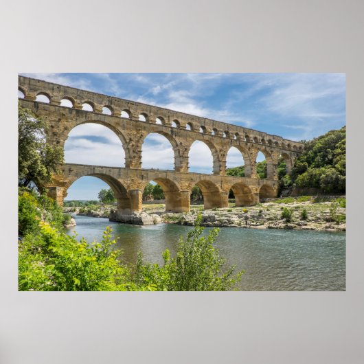 フランスの川に架かるローマの水道橋 ポスター (正面)