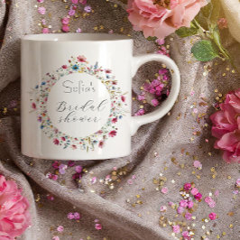 フランス庭園パーティーの花を添えたエレガントなタイポグラフィー エスプレッソカップ