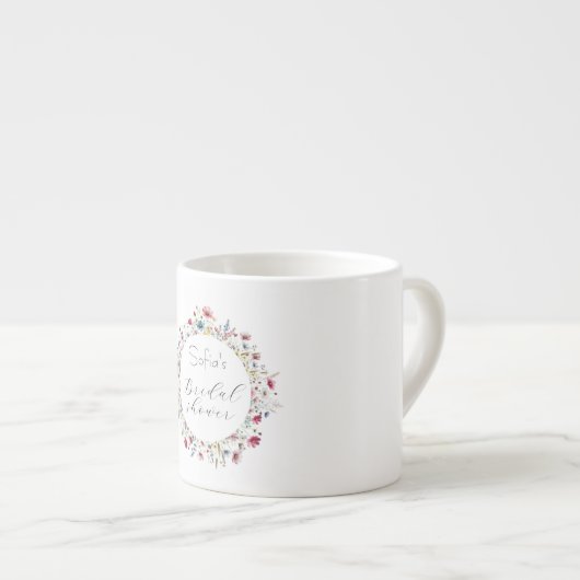 フランス庭園パーティーの花を添えたエレガントなタイポグラフィー エスプレッソカップ (正面右)