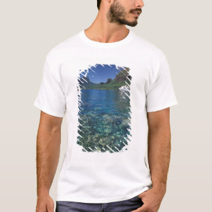 フランス領ポリネシア、モーレア島。クック湾。クルーズ船 Tシャツ