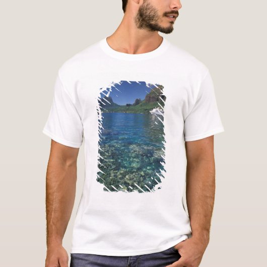 フランス領ポリネシア、モーレア島。クック湾。クルーズ船 Tシャツ (正面)