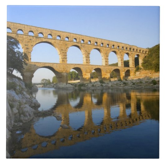 フランス アヴィニョン ガル橋 タイル (正面)
