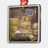 フランス、コルシカ。地元のチーズとシャルキュテリー メタルオーナメント (左)