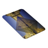 フランス、パリ反射、ピラミッド。ザルーヴル マグネット (右側)