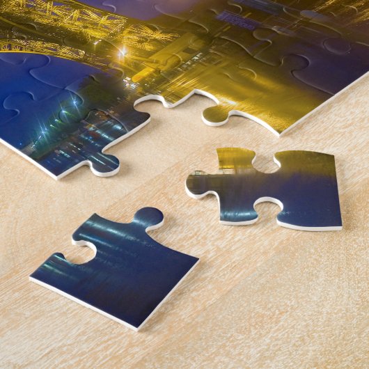 フランス、パリ。エッフェルタワーが〜にライトアップ ジグソーパズル (側面)