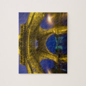 フランス、パリ。エッフェルタワーが〜にライトアップ ジグソーパズル (縦)