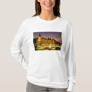 フランス, パリ, コンシェルジュリーとセーヌ川の Tシャツ