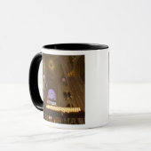 フランス、パリ。ノートルダム大聖堂のインテリア。 マグカップ (正面左)