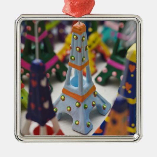 フランス、パリ、ミニチュアエッフェルタワーズ メタルオーナメント (正面)