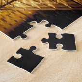 フランス、パリ、ルーヴルの夜の博物館。 ジグソーパズル (側面)