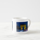 フランス, パリ。凱旋門と エスプレッソカップ (正面右)