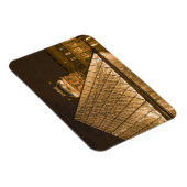 フランス、パリ。夕暮れ時のルーヴル美術館。クレジット2 マグネット (右側)