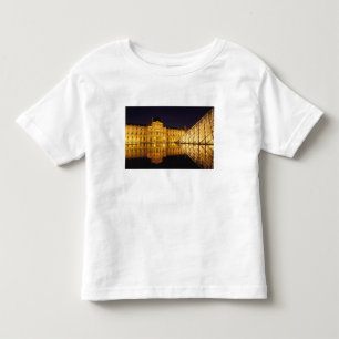 フランス、パリ、夜のルーブル美術館 トドラーTシャツ