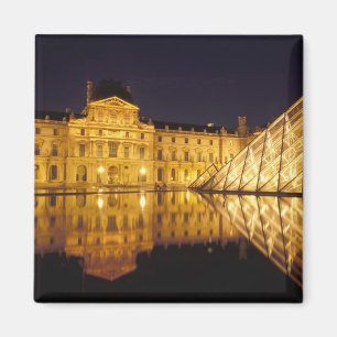 フランス、パリ、夜のルーブル美術館 マグネット