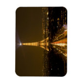 フランス、パリ。夜景のエッフェルタワー マグネット (縦)