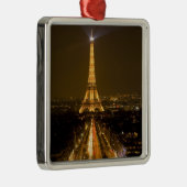 フランス、パリ。夜景のエッフェルタワー メタルオーナメント (右)