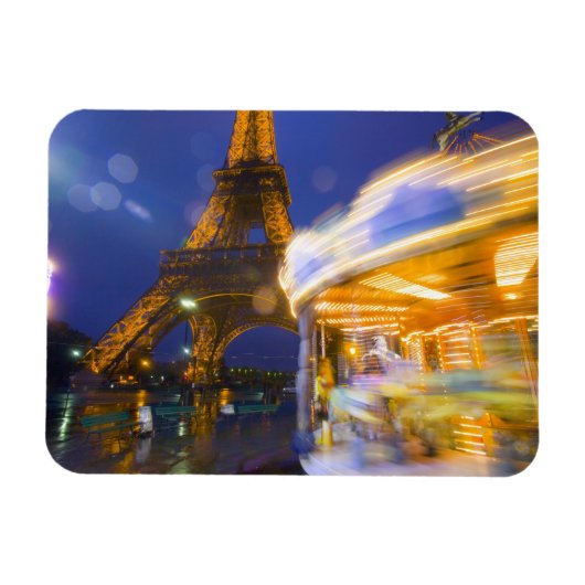 フランス, パリ。薄暮の霧と マグネット (横)