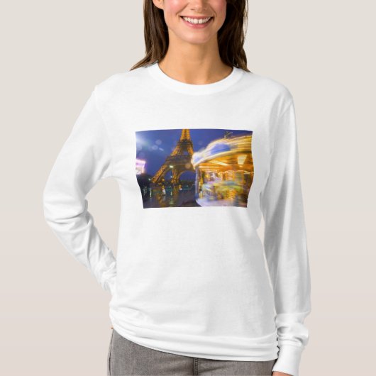 フランス パリ。薄暮の霧と Tシャツ (正面)