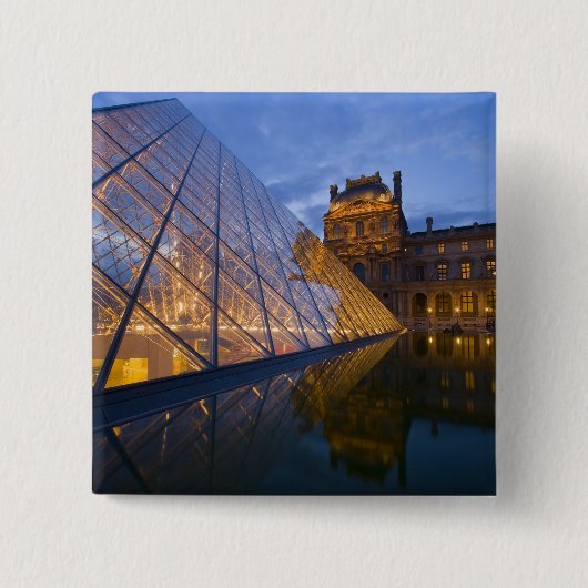 フランス, パリ。黄昏時のルーブル美術館。 缶バッジ (正面)