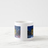 フランス、パリ。193.三国弧と エスプレッソカップ (正面)