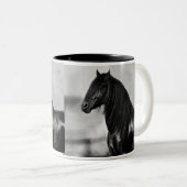 フリエ誇りを持ったシア黒牡馬 ツートーンマグカップ (正面右)