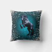 フリシアの馬、黒いステリオン、雪、青 クッション (裏面)