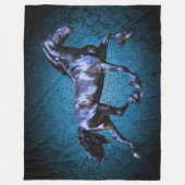 フリシアの馬、黒いタリオントロッティング、青 フリースブランケット (正面)