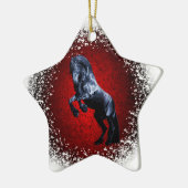 フリシアの馬、黒い石碑、雪、赤い花崗岩 セラミックオーナメント (左)