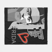 フリダブラック及び赤いハート フリースブランケット (正面(横))