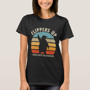 フリッパーズアップ私はペンギンと立つレトロ夕日 Tシャツ