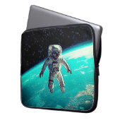 フリーで宇宙を飛ぶ宇宙飛行士 ラップトップスリーブ (正面左)