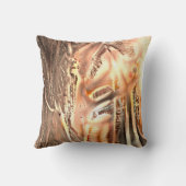 フリークコーラルの質感とラフなデジタル切り出し クッション (裏面)