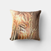 フリークコーラルの質感とラフなデジタル切り出し クッション (正面)